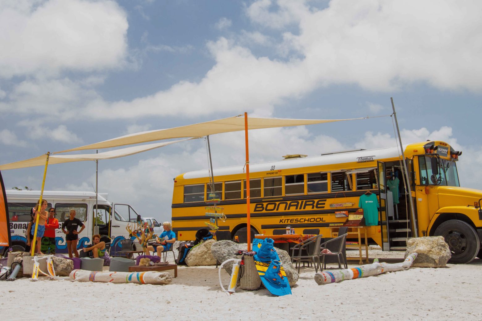 Image of the yellow bus of Bonaire Kiteschool at atlantis KiteBeach Bonaire