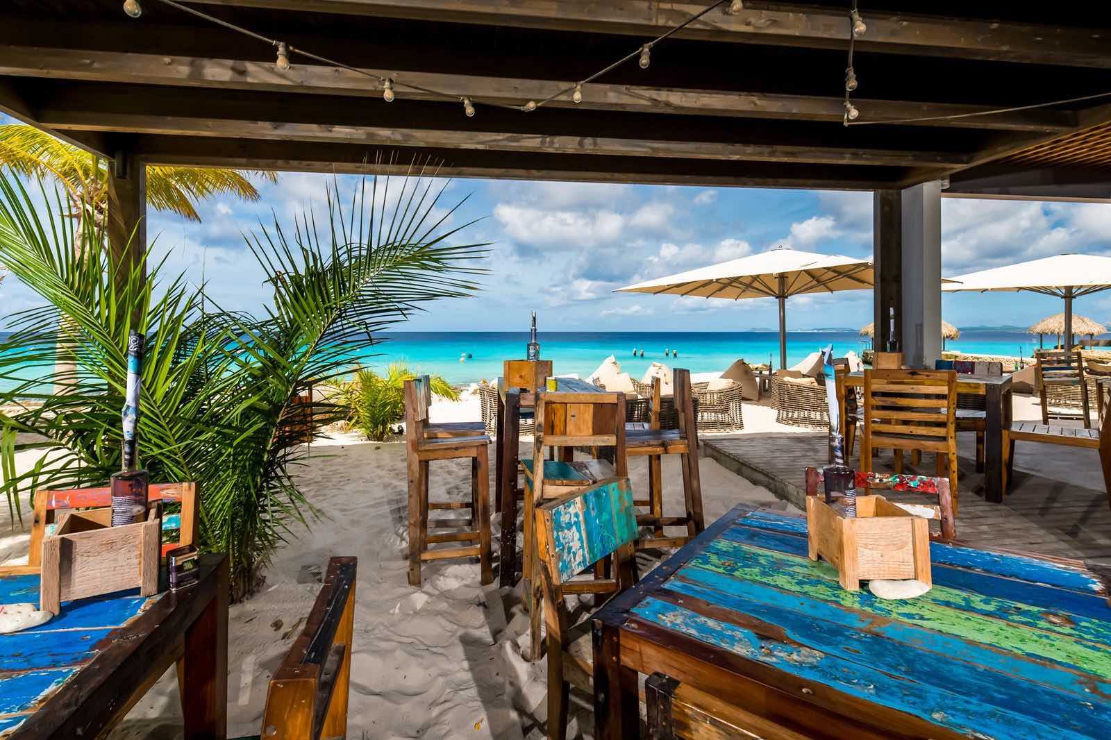 Het restaurant Club Tropicana, onderdeel van brassboer op Bonaire