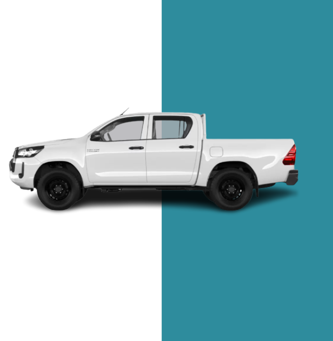 Een Toyota Hilux Low Deck vanaf de zeikant, waarbij het robuuste ontwerp en de ruime laadruimte worden benadrukt.