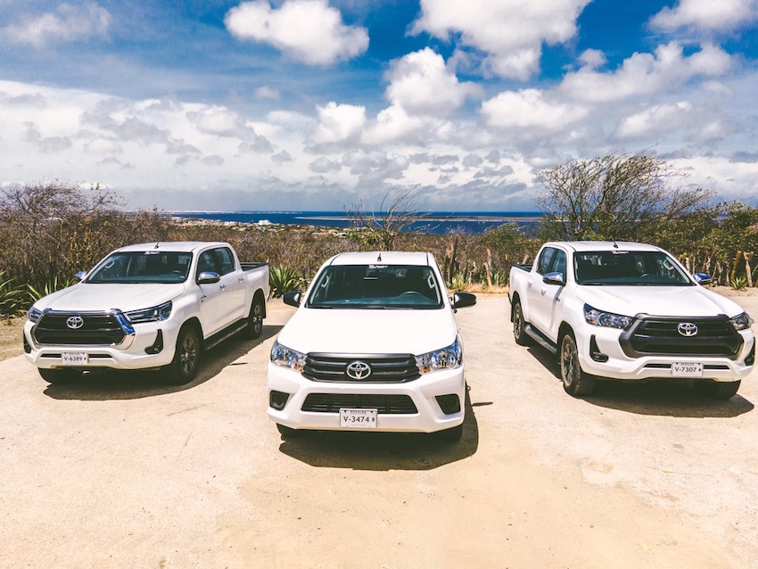 Auto huren Bonaire, pickups met uitzicht op klein bonaire