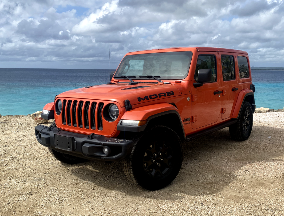 Luxury Jeep Wrangler for rent in Bonaire, showcasing its rugged elegance.